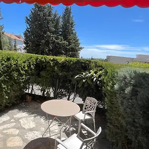 Charmant Studio Avec Terrasse Et Parking A Vence
